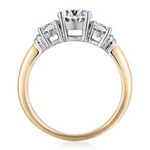 แหวนหมั้นเพชรทรงบริลเลียนต์ 3 เม็ด ทอง 14K ชุบโรเดียม เพชรเพาะเลี้ยงในห้องปฏิบัติการ รับรองโดย IGI ดีไซน์คลาสสิกสำหรับเจ้าสาว - Product Image 3