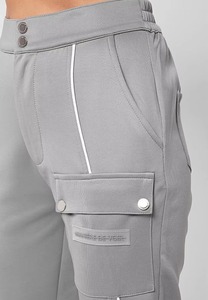 Conjunto Deportivo de Dos Piezas para Mujer, Color Gris con Ribete Blanco, Cierre Lateral con Cremallera, Top Holgado con Cuello Redondo, Pantalones Jogger con Cierre en el Tobillo, Estilo Casual - Product Image 5