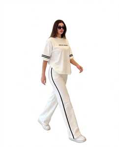 Conjunto Deportivo OneTen Apparel para Mujer, Color Granate, Bloques de Color, Manga Corta, Cierre de Cremallera, Forro Polar Antipilling, Estampado Digital, Pantalones Largos - Product Image 1