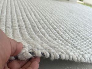 Tapis en laine tissé à la main AISHA FABS INTERLAKEN, texture épaisse, tissage plat moderne, antidérapant, durable, pour usage domestique et commercial - Product Image 1