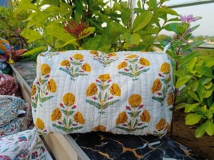 Wholesale Cosmetic Pouches Easy <b>Storage</b> Makeup <b>Box</b> For Her Cotton Quilted Toiletry Bags Handmade Block Print Portable Makeup Bag - Product Image 6