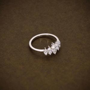 Bague à cinq pierres en diamant taille marquise en or blanc, alliance de mariage élégante, bague d'anniversaire minimaliste, cadeau de bijoux de mariée - Product Image 3