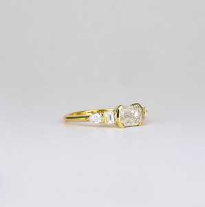 Bague moderne à cinq pierres en diamant de laboratoire taille coussin 1,00 carat, style « Old Mine », en or massif 14 carats, bijou raffiné pour occasions spéciales - Product Image 2