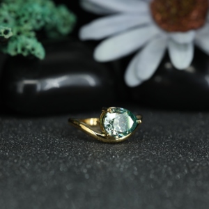 Anillo de compromiso de moissanita verde talla pera de plata de ley 925 chapado en oro para mujer, anillo solitario de diseñador al por mayor - Product Image 5