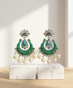 Boucles d'oreilles ethniques plaquées or en forme de fleur avec cristaux et perles d'imitation pour femmes, bijoux de mariage - Product Image 2