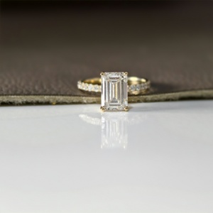 Anillo de Oro Sólido Amarillo de 14K con Diamante Cultivado en Laboratorio de Corte Esmeralda de 3 CT y Banda Halo Oculta, Anillos de Compromiso, Boda y Aniversario - Product Image 1