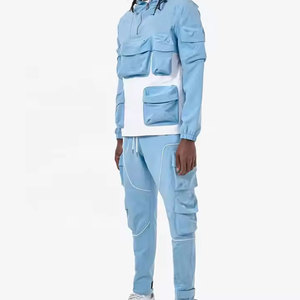 Ensemble survêtement coupe-vent en nylon personnalisé pour homme, style streetwear, avec poches multiples sur la poitrine, design personnalisable et éléments réfléchissants - Product Image 4