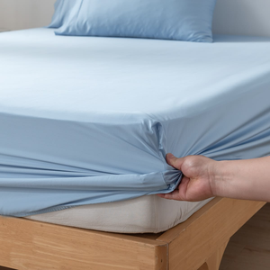 Drap-housse imprimé sur mesure, literie moderne pour chambre à coucher avec tissu en microfibre doux et design élégant et tendance - Product Image 1