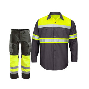 Ensemble de vêtements de travail en polyester respirant, tissu robuste, coupe confortable, conçu pour les longues heures de travail professionnel. - Product Image 1