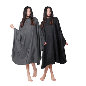 Cape de coiffure pour salon, cape de barbier, 100% polyester, résistante à l'eau, avec logo personnalisé - Product Image 1