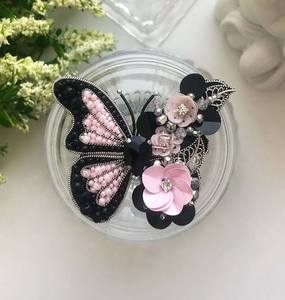 MD HANDICRAFTS Broche exquise brodée de perles et de sequins, faite à la main, bijoux de mariage unisexe - Product Image 4