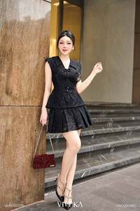 Blusa de Mujer con Encaje Floral Negro, Mangas Peplum, Cuello Grande con Lazo, Estilo Femenino, 100% Poliéster, MORNA - Product Image 2