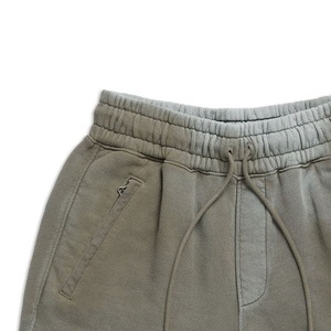 Pantalones cortos tipo bermuda de algodón de color liso para hombre con cordón en la cintura y bolsillos para uso casual - Product Image 4