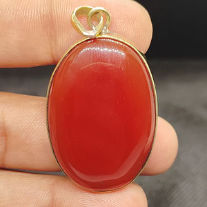 Colgante de Cornalina Roja Ovalada Natural al por Mayor, Joyería Artesanal de Declaración con Ónix Chapado en Oro, Estilo Tribal Robusto - Product Image 1