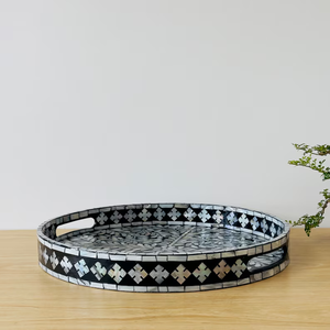 Bandeja de Servir Redonda de Nácar Negro con Diseño Floral, Bandeja Decorativa de Madera Lacada con Incrustaciones de Nácar, Bandeja Otomana para Café - Product Image 3
