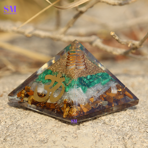 Pyramide de cristaux d'énergie Orgone avec pierre de guérison naturelle malachite sélénite & oeil de tigre emf amulette pyramides orgonite - Product Image 3