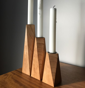 Juego de 3 Portavelas de Madera Dura para Decoración de Mesa por B H Brothers - Product Image 1