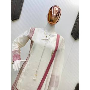Ensemble de vêtements de fête pour femmes de créateur Top Bottom et Dupatta - Product Image 2