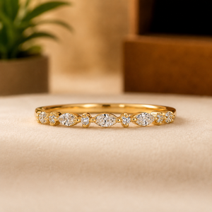 Anillo de media eternidad con moissanita de corte marquesa y redondo, chapado en oro, engaste pavé, para compromiso y boda de mujer - Product Image 1