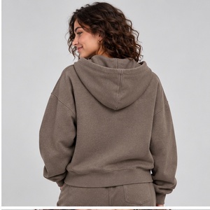 Sweat à capuche zippé marron chocolat de qualité supérieure pour femme, coupe ample, uni, effet délavé, vente en gros - Product Image 4
