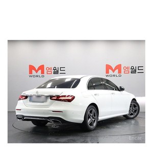 Mercedes-Benz Clase E E250 AMG Line 2022, 15,973 km, Caja de Cambios Automática, Asientos de Cuero, Volante a la Izquierda, Cámara Trasera - Product Image 4