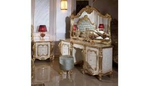 Ensemble de chambre à coucher de luxe en bois de mahogany massif, lit king-size sculpté à l'or, grand placard, 2 tables de nuit et coiffeuse - Product Image 3