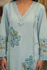 Ensemble Kurti et pantalon pour femme en coton bleu clair avec broderie numérique, séchage rapide, coupe classique, longueur genou, tenue décontractée, Inde - Product Image 6