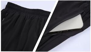 Pantalones Cortos Deportivos Personalizados de Doble Capa, Transpirables, de Secado Rápido, con Bolsillo para Teléfono - Product Image 3