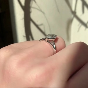 Anillo de Compromiso con Diamante Cultivado en Laboratorio Marquise, VVS+, Color D-F, Media Montura, Aro Dividido, Oro Amarillo de 14K, Certificado IGI, para Mujer - Product Image 2