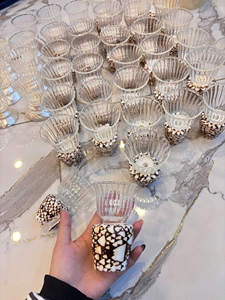 Gobelet à cocktail décoratif artisanal en verre mosaïque de coquillages de qualité supérieure, fait main, avec base en coquillages naturels, fabricant en gros - Product Image 3