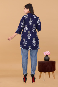 Conjunto de dos piezas de poliéster y rayón premium con estampado floral azul marino de moda para mujer, conjunto de ropa urbana con cuello redondo y pantalón para dama. - Product Image 3