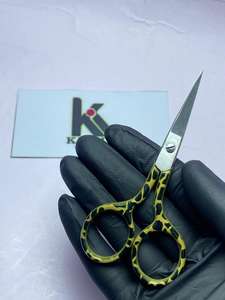 Ciseaux à cuticules professionnels en acier inoxydable, lame incurvée, manche en acier, pour manucure et pédicure manuelle, précision et durabilité. - Product Image 5