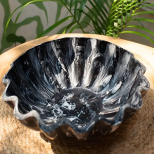 . Bol élégant en résine noir et blanc avec texture marbrée abstraite pour une présentation élégante de fruits et salades et une décoration de table haut de gamme - Product Image 1
