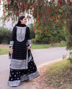 Salwar Kameez de Georgette Negro Jet de Lujo, Corte Ajustado, con Bordado Pesado de Zari Plateado, Kurta Recta y Palazzo Acampanado, Estilo Indio-Pakistaní - Product Image 6