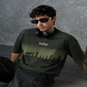 Camiseta de Manga Corta para Hombre, Talla Grande, Color Verde Oscuro, Cuello Redondo, Estilo Urbano, con Estampado Gráfico de Silueta de Perro en la Parte Delantera - Product Image 2