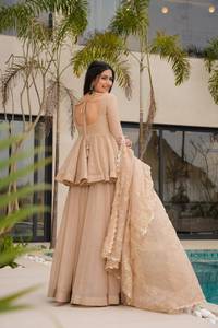Robe Anarkali Traditionnelle Brodé Beige pour Femme, Coupe Ample Longue, Style Indien et Pakistanais, Idéale pour Mariage - Product Image 5