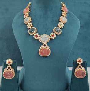 สร้อยคอฟิวชั่นคุณภาพพรีเมียมพร้อมต่างหูสวยงามสำหรับผู้หญิง เหมาะสำหรับงานปาร์ตี้ งานแต่งงาน และงานเฉลิมฉลองต่างๆ - Product Image 6