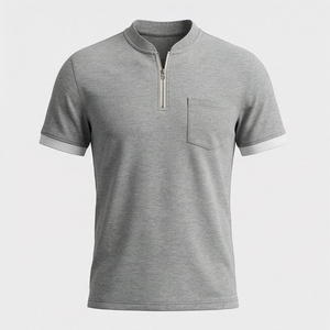 Polo à manches courtes gris pour homme avec col zippé et poche poitrine, design uni en tricot décontracté - Product Image 1