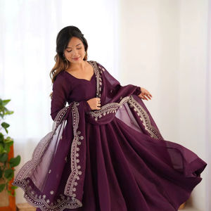 Sevimli Fandy İpek Anarkali Elbisesi, Dupatta ile Birlikte Ağır Fendy İpek Elbise ve Alt Kısı<span class=keywords><strong>m</strong></span> Fandy İpek İşlemeli Pullu Dupatta - Product Image 1