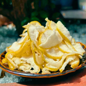 Écorces de citron séchées en tranches, collation naturelle au pomelo, goût acidulé, emballage en vrac // Mme Reina - Product Image 2