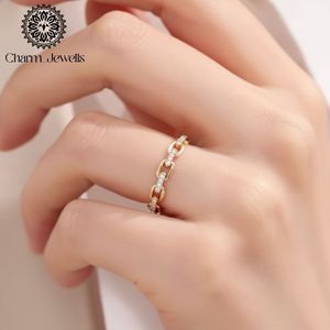 Anillo de compromiso de plata chapada en oro de 18 quilates con moissanita para mujer, corte clásico tipo cojín con engaste de garras - Product Image 6