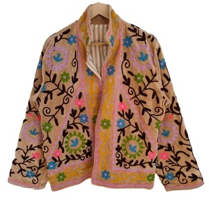 Veste en velours rose indien brodée Suzani, faite à la main, motif floral, style ethnique bohème, pour femme, veste indienne - Product Image 1