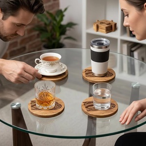 Juego de Posavasos Cuadrados de Madera con Diseño Rústico, Hechos a Mano, Reutilizables, de 10 cm de Diámetro, de Uttar Pradesh - Product Image 3