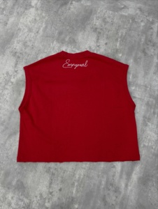 เสื้อกล้ามพิมพ์ลายกราฟิกดีไซน์ใหม่สำหรับผู้ชาย ทรงสตรีทแวร์ ขอบเสื้อแบบดิสเทรส ตัดเย็บทรงบ็อกซี่ - Product Image 4