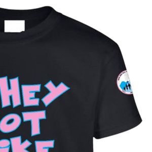 T-shirt noir à manches courtes et col rond avec imprimé graphique rose, vêtement décontracté pour tous les jours, streetwear confortable, vêtement unisexe - Product Image 5