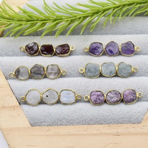Chaîne à trois pierres en péridot |   Connecteur en pierre précieuse de naissance verte |   Bijoux faits à la main - Product Image 6