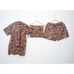 Hermoso Conjunto de Pijama Corto Vintage con Cuello Camisero, 3 Piezas, Estampado Floral Digital, Elegante y Cómodo, 100% Algodón - Product Image 1