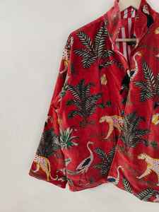 Chaqueta Bomber Reversible Ecológica con Estampado Floral Rojo, Chaqueta de Terciopelo Bohemia, Chaqueta Corta Acolchada Hecha a Mano para Mujer - Product Image 4