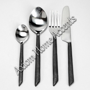 Ensemble de couverts élégants en acier inoxydable brossé Cuillères et fourchettes design par Axiom Home Accents - Product Image 3