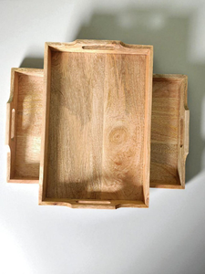 Bandeja de madera rústica con asas recortadas para servir comida, desayuno, café y té - Product Image 1